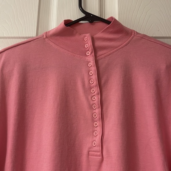 Pink top 🌸 - Picture 2 of 4